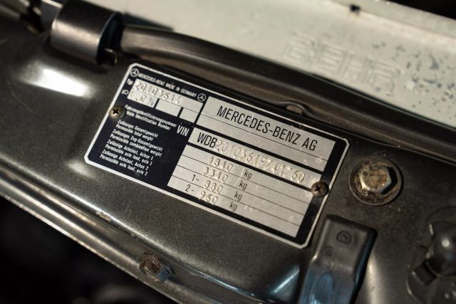 Mercedes-Benz-190E-Evolution-II-1991-Sedan-34