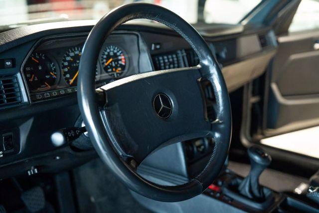 Mercedes-Benz-190E-Evolution-II-1991-Sedan-38
