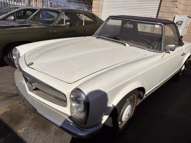 Mercedes-Benz-200-Series-1964-Convertible-11
