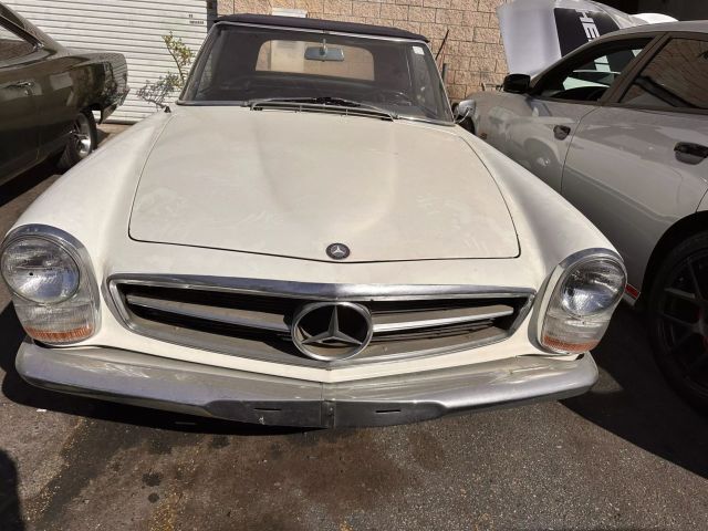 Mercedes-Benz-200-Series-1964-Convertible-12