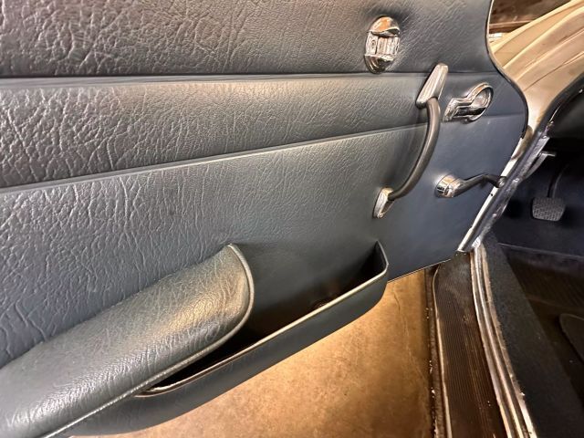 Mercedes-Benz-200-Series-1964-Convertible-19