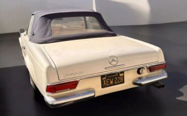 Mercedes-Benz-200-Series-1964-Convertible-2