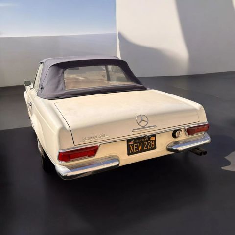 Mercedes-Benz-200-Series-1964-Convertible-2