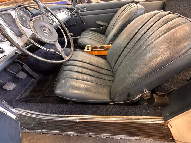 Mercedes-Benz-200-Series-1964-Convertible-20