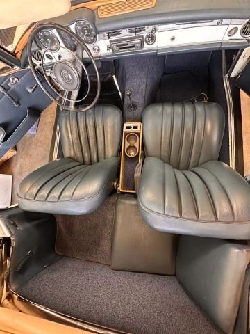 Mercedes-Benz-200-Series-1964-Convertible-23