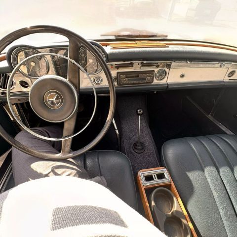 Mercedes-Benz-200-Series-1964-Convertible-3