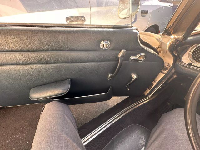 Mercedes-Benz-200-Series-1964-Convertible-6