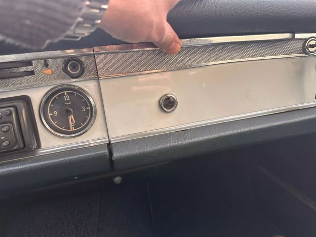 Mercedes-Benz-200-Series-1964-Convertible-9