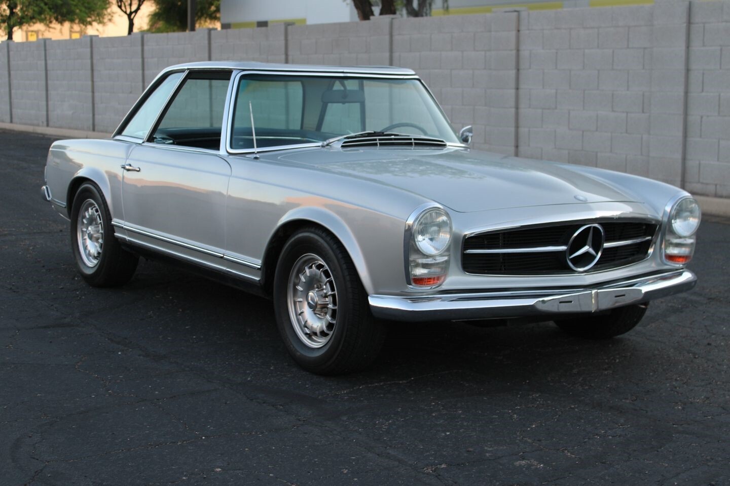 Mercedes-Benz 200-Series 1967 Convertible