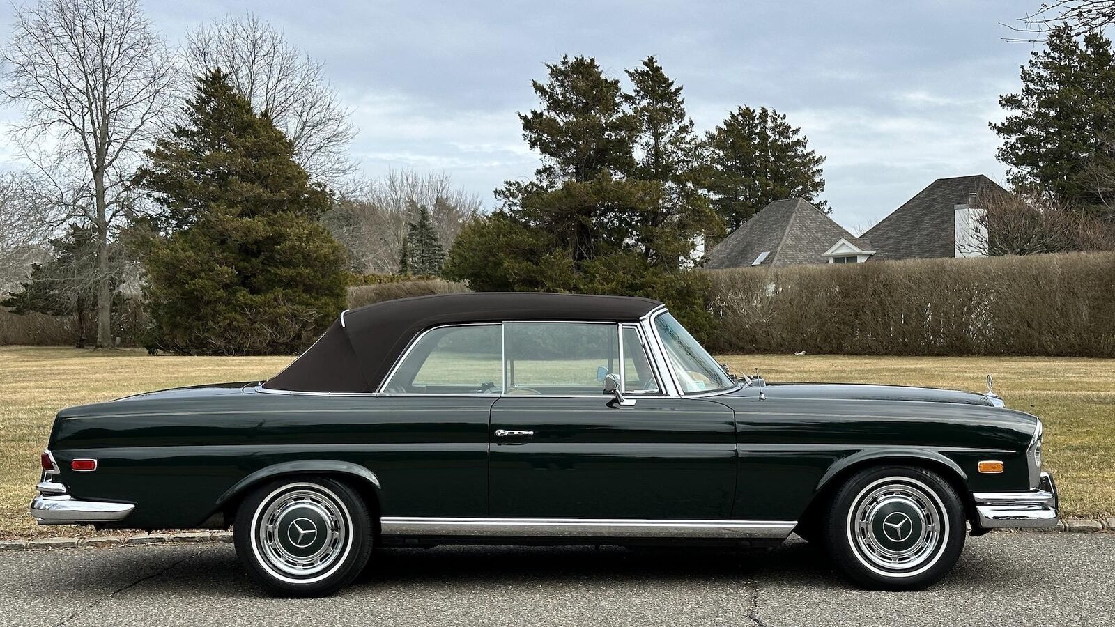 Mercedes-Benz-200-Series-1968-Convertible-1