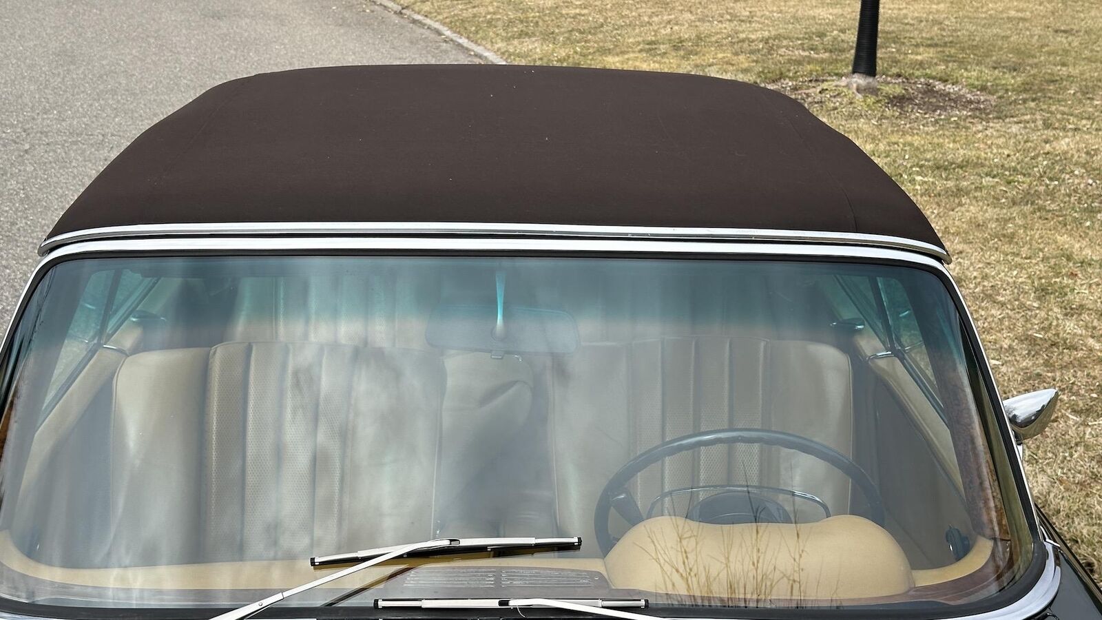 Mercedes-Benz-200-Series-1968-Convertible-10