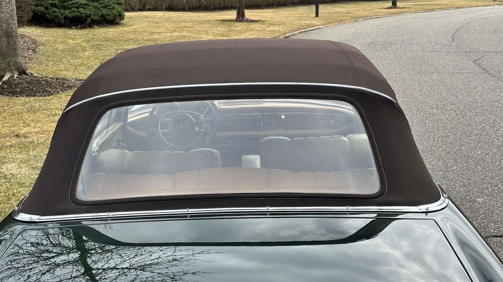 Mercedes-Benz-200-Series-1968-Convertible-13