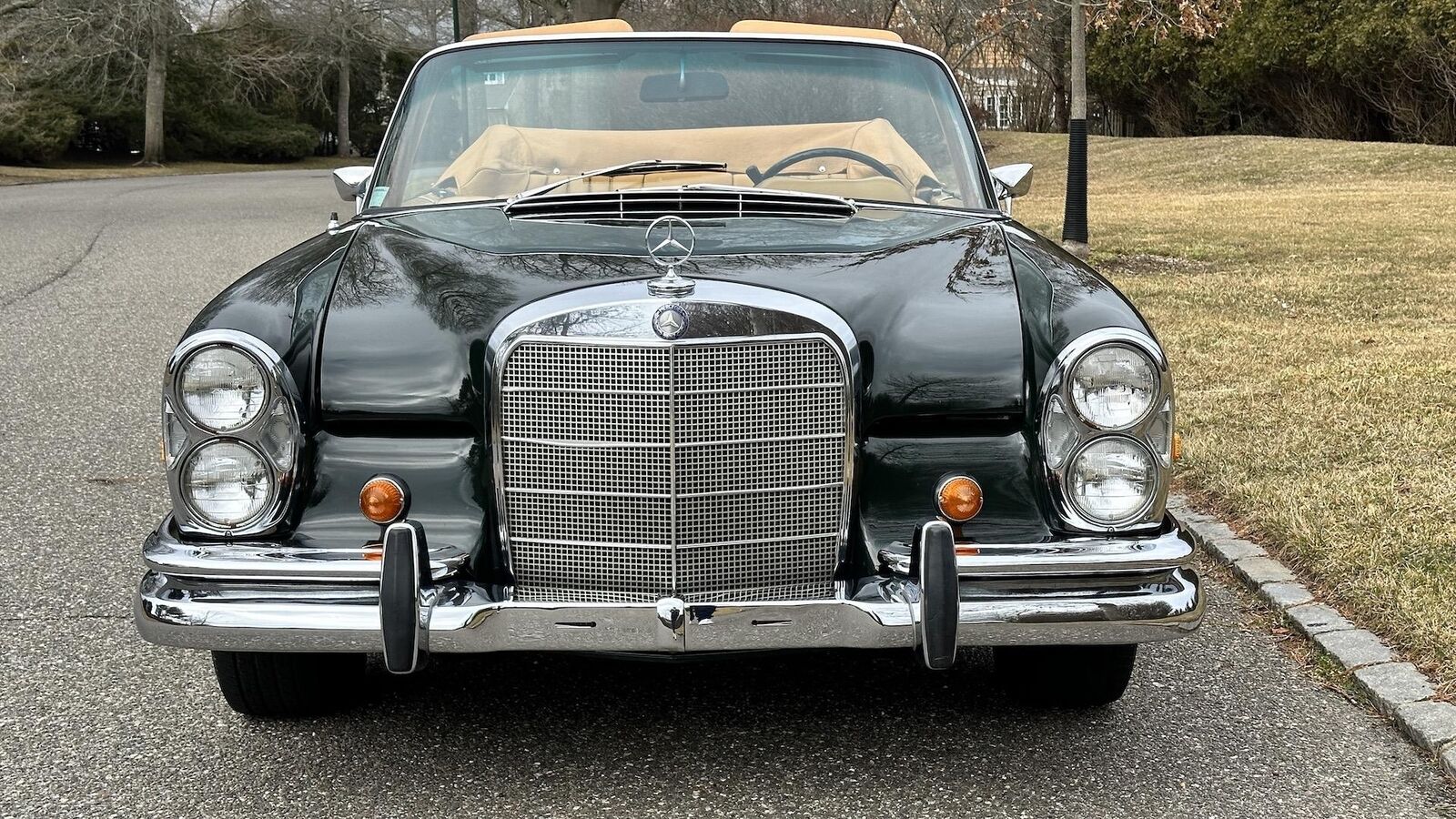 Mercedes-Benz-200-Series-1968-Convertible-15