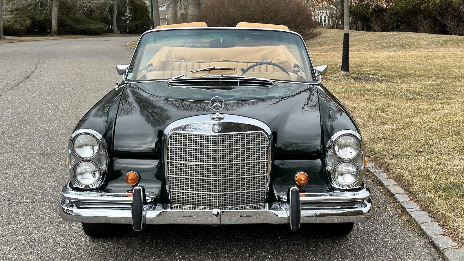 Mercedes-Benz-200-Series-1968-Convertible-16