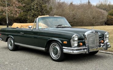 Mercedes-Benz-200-Series-1968-Convertible-18