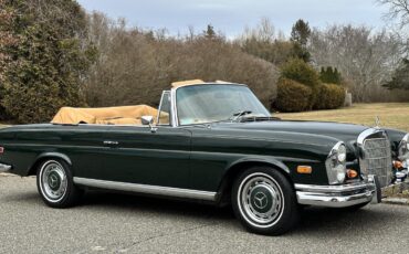 Mercedes-Benz-200-Series-1968-Convertible-19