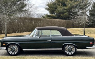 Mercedes-Benz-200-Series-1968-Convertible-2