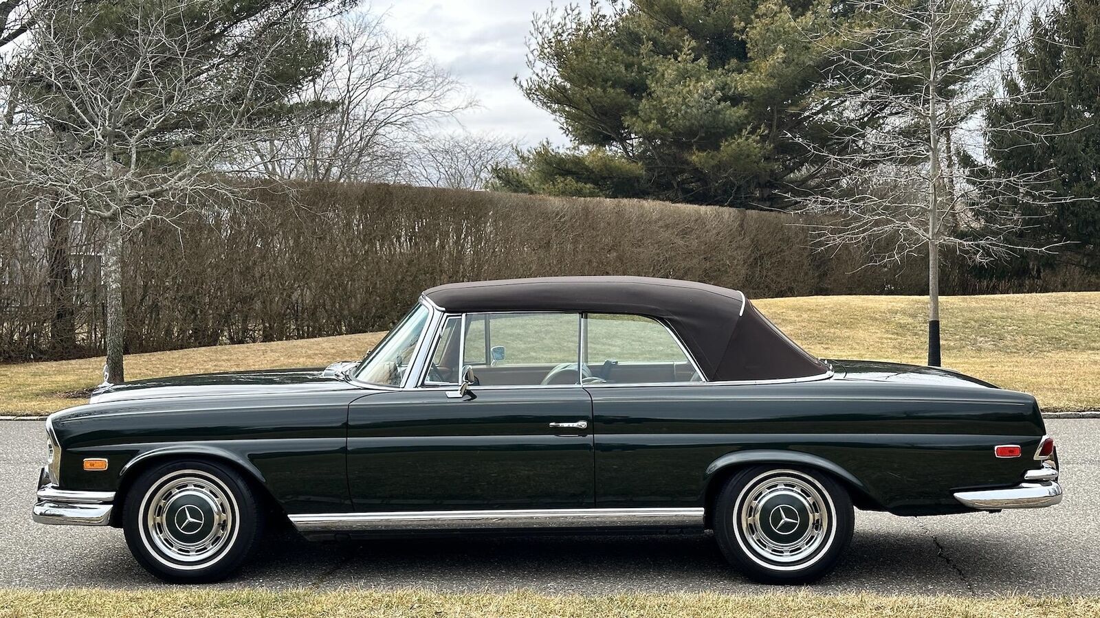 Mercedes-Benz-200-Series-1968-Convertible-2