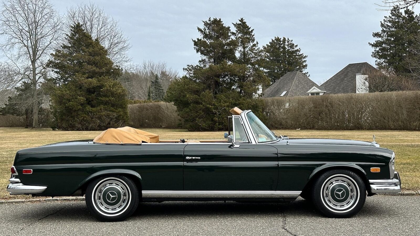 Mercedes-Benz-200-Series-1968-Convertible-21
