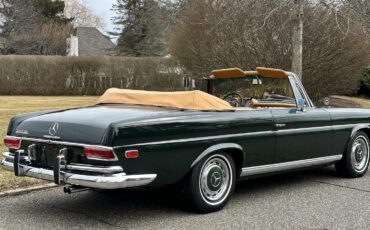 Mercedes-Benz-200-Series-1968-Convertible-23