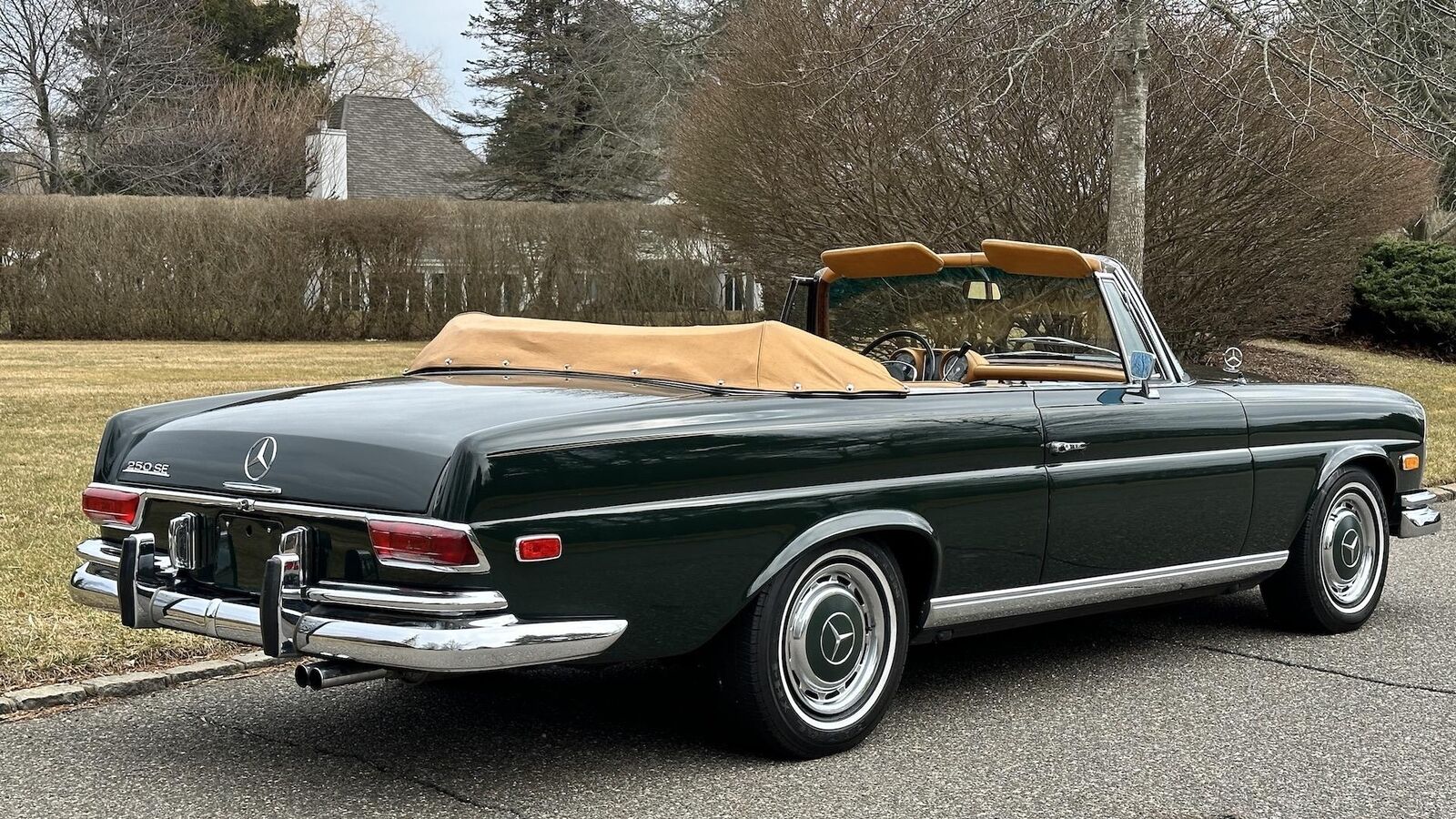 Mercedes-Benz-200-Series-1968-Convertible-23