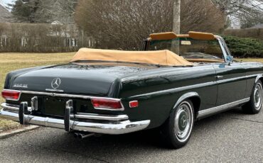 Mercedes-Benz-200-Series-1968-Convertible-24
