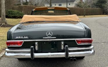 Mercedes-Benz-200-Series-1968-Convertible-26