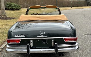 Mercedes-Benz-200-Series-1968-Convertible-27