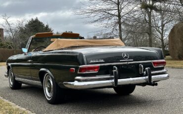 Mercedes-Benz-200-Series-1968-Convertible-28