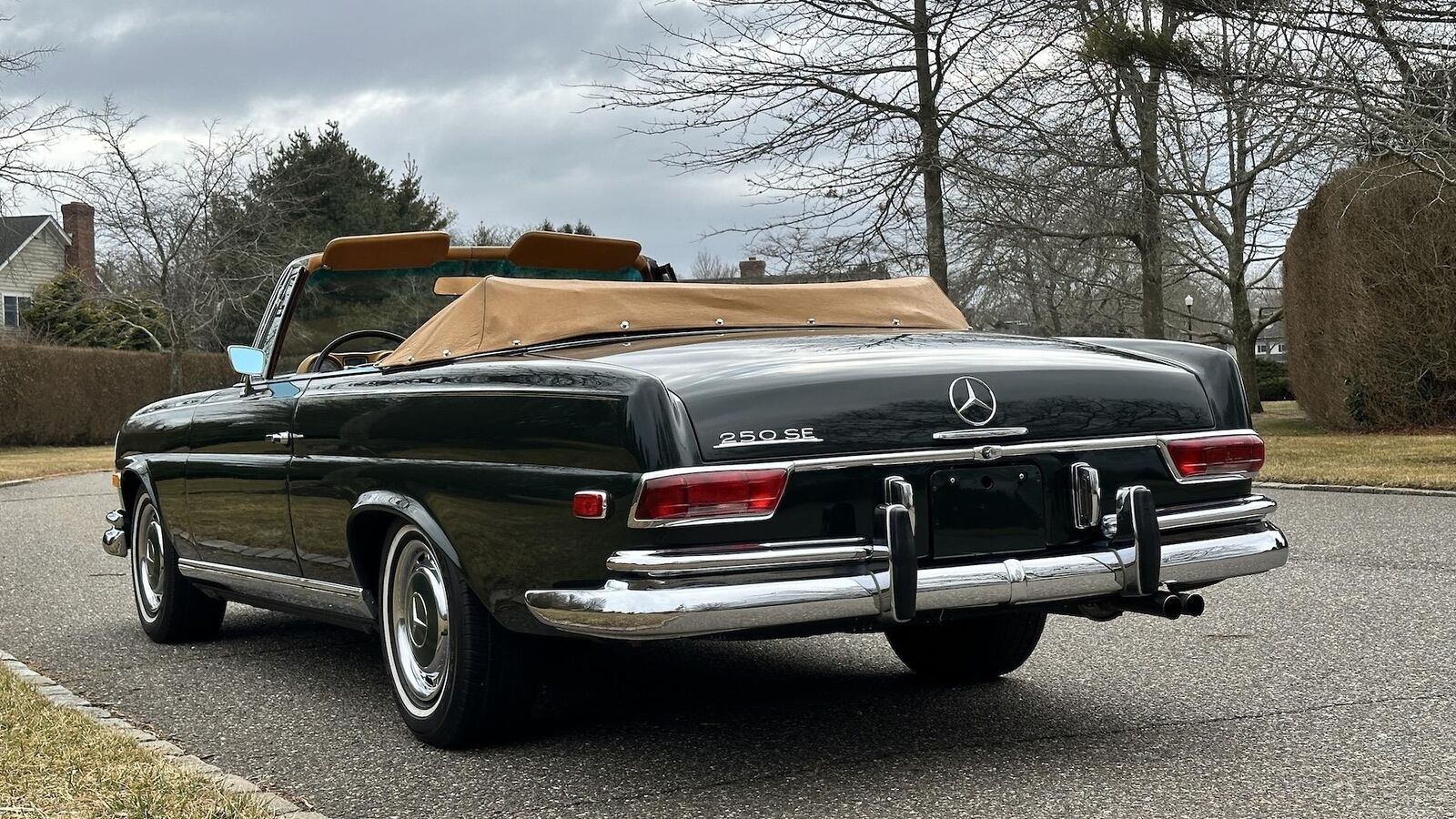 Mercedes-Benz-200-Series-1968-Convertible-28