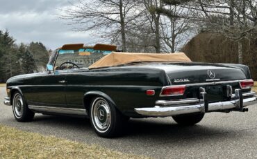 Mercedes-Benz-200-Series-1968-Convertible-29