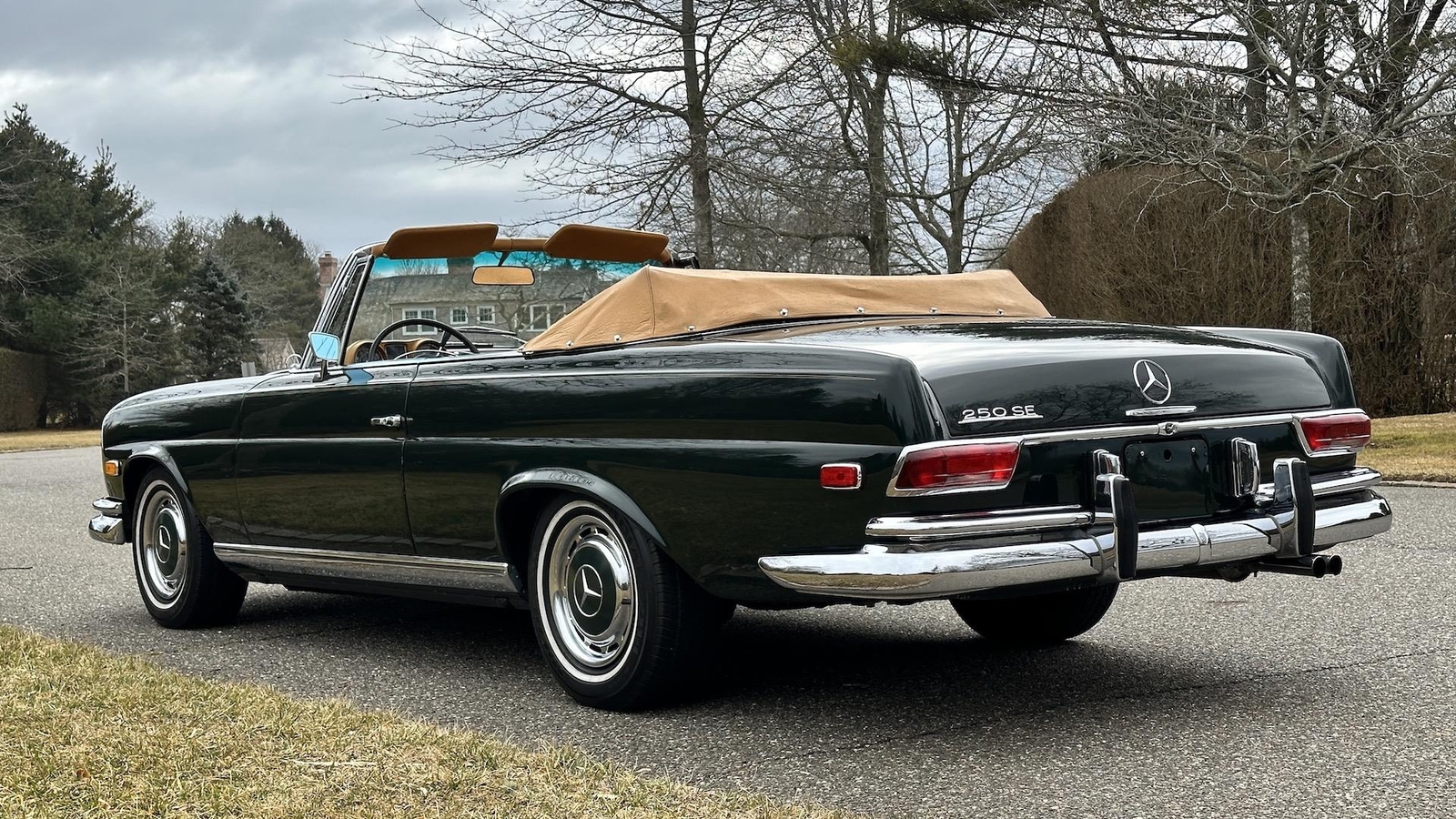 Mercedes-Benz-200-Series-1968-Convertible-29