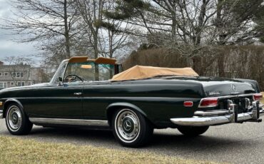 Mercedes-Benz-200-Series-1968-Convertible-30