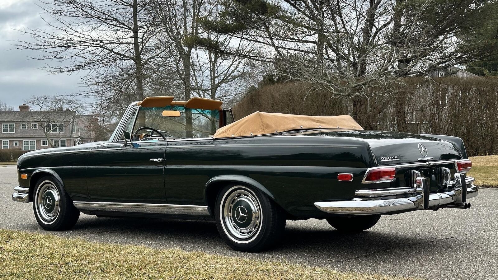 Mercedes-Benz-200-Series-1968-Convertible-30