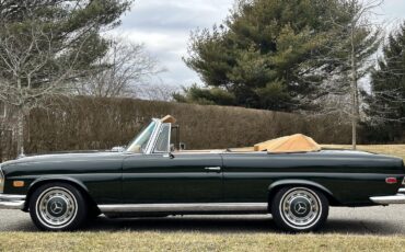 Mercedes-Benz-200-Series-1968-Convertible-31
