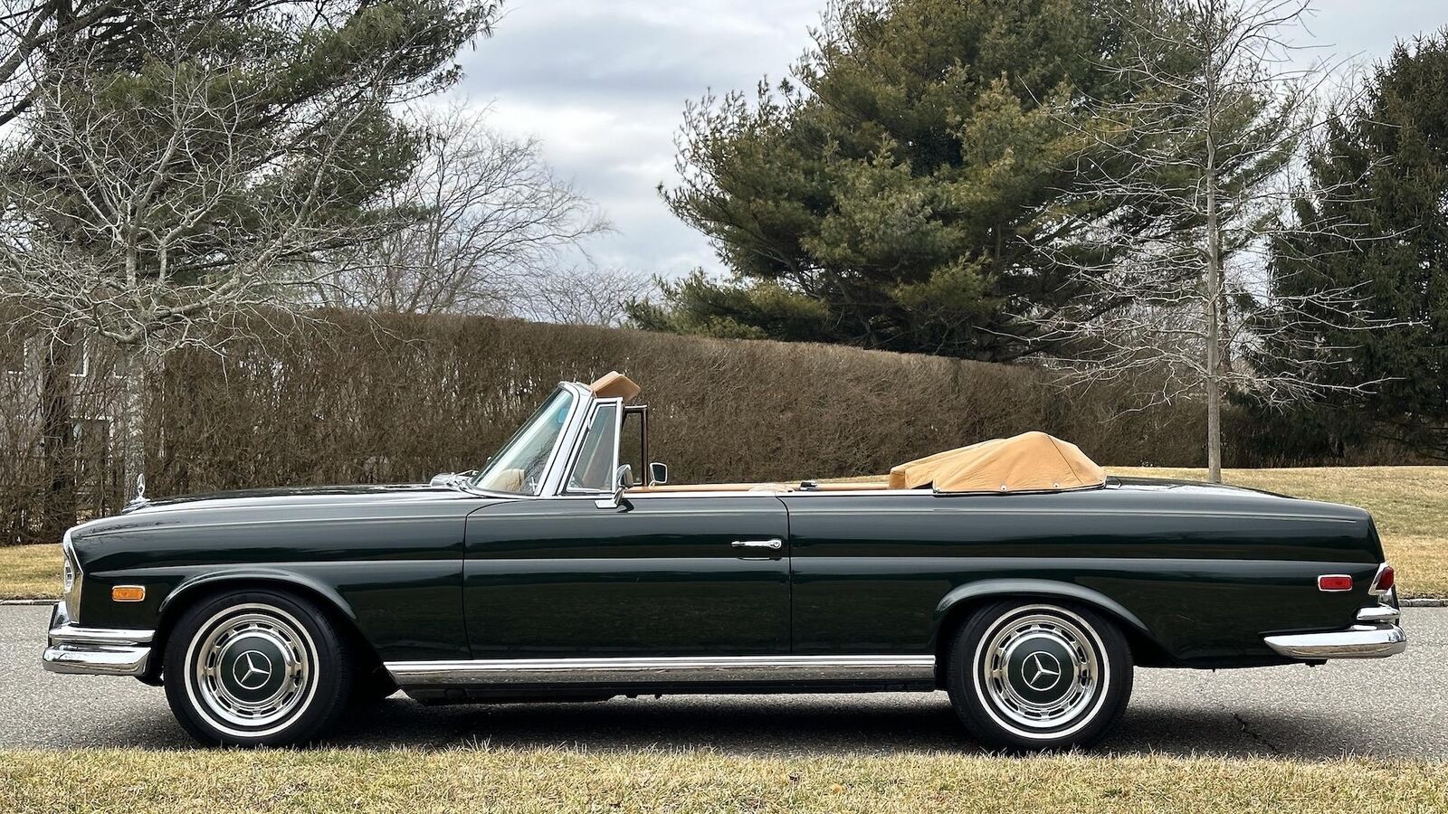Mercedes-Benz-200-Series-1968-Convertible-31