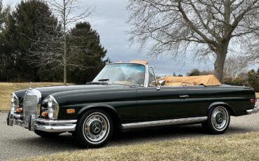 Mercedes-Benz-200-Series-1968-Convertible-32