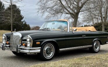 Mercedes-Benz-200-Series-1968-Convertible-33