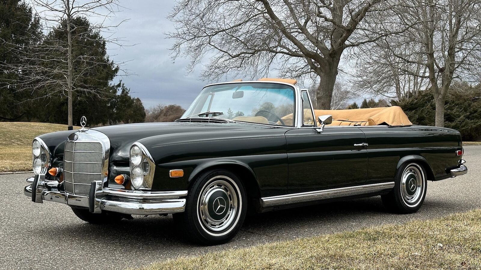 Mercedes-Benz-200-Series-1968-Convertible-33