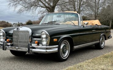 Mercedes-Benz-200-Series-1968-Convertible-34