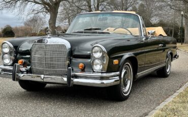 Mercedes-Benz-200-Series-1968-Convertible-35
