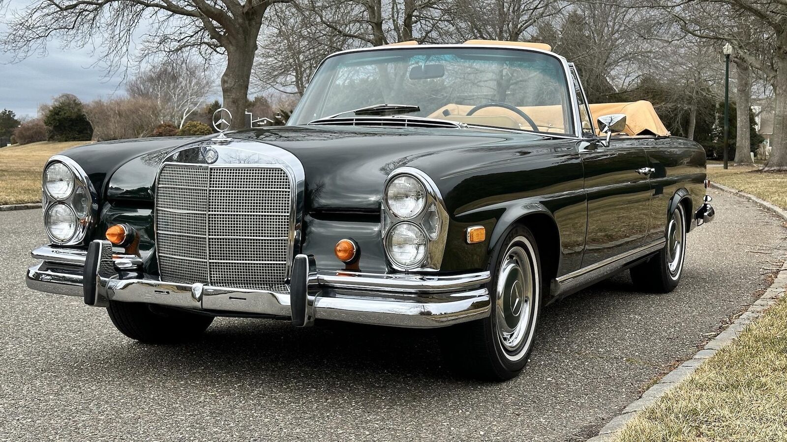 Mercedes-Benz-200-Series-1968-Convertible-35