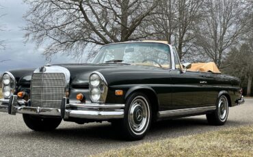 Mercedes-Benz-200-Series-1968-Convertible-36