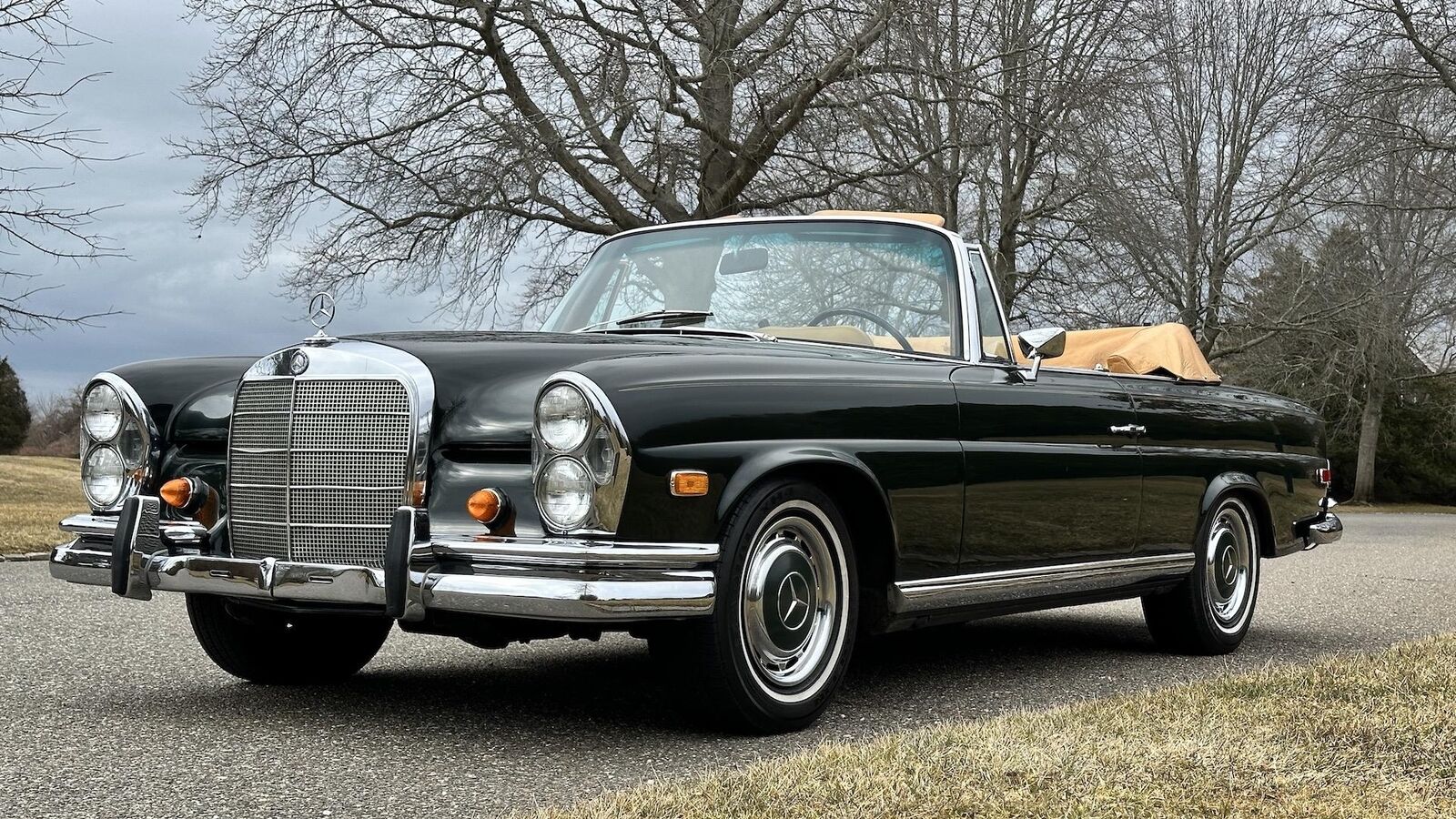 Mercedes-Benz-200-Series-1968-Convertible-36
