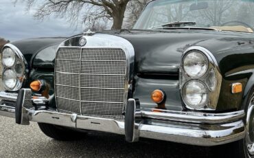 Mercedes-Benz-200-Series-1968-Convertible-37