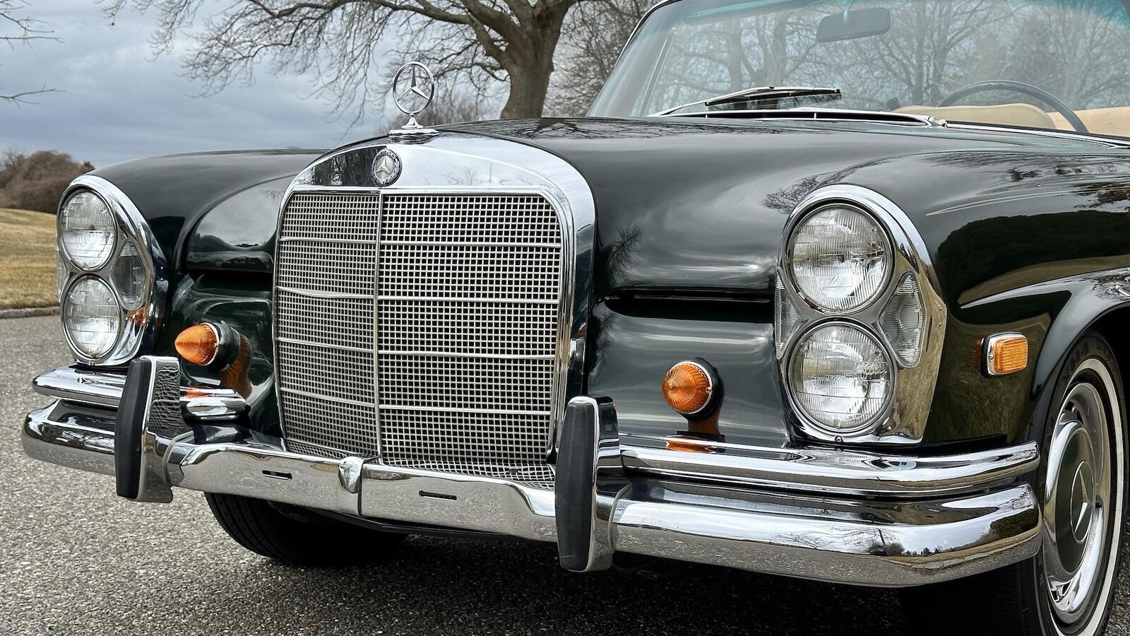 Mercedes-Benz-200-Series-1968-Convertible-37
