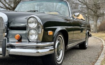 Mercedes-Benz-200-Series-1968-Convertible-38