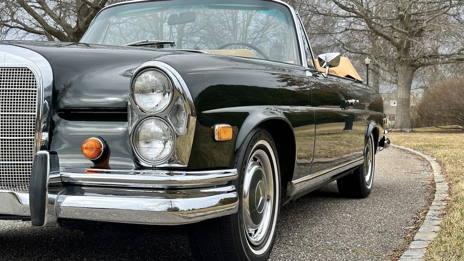 Mercedes-Benz-200-Series-1968-Convertible-38