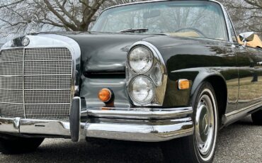 Mercedes-Benz-200-Series-1968-Convertible-39