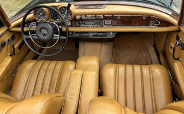 Mercedes-Benz-200-Series-1968-Convertible-4
